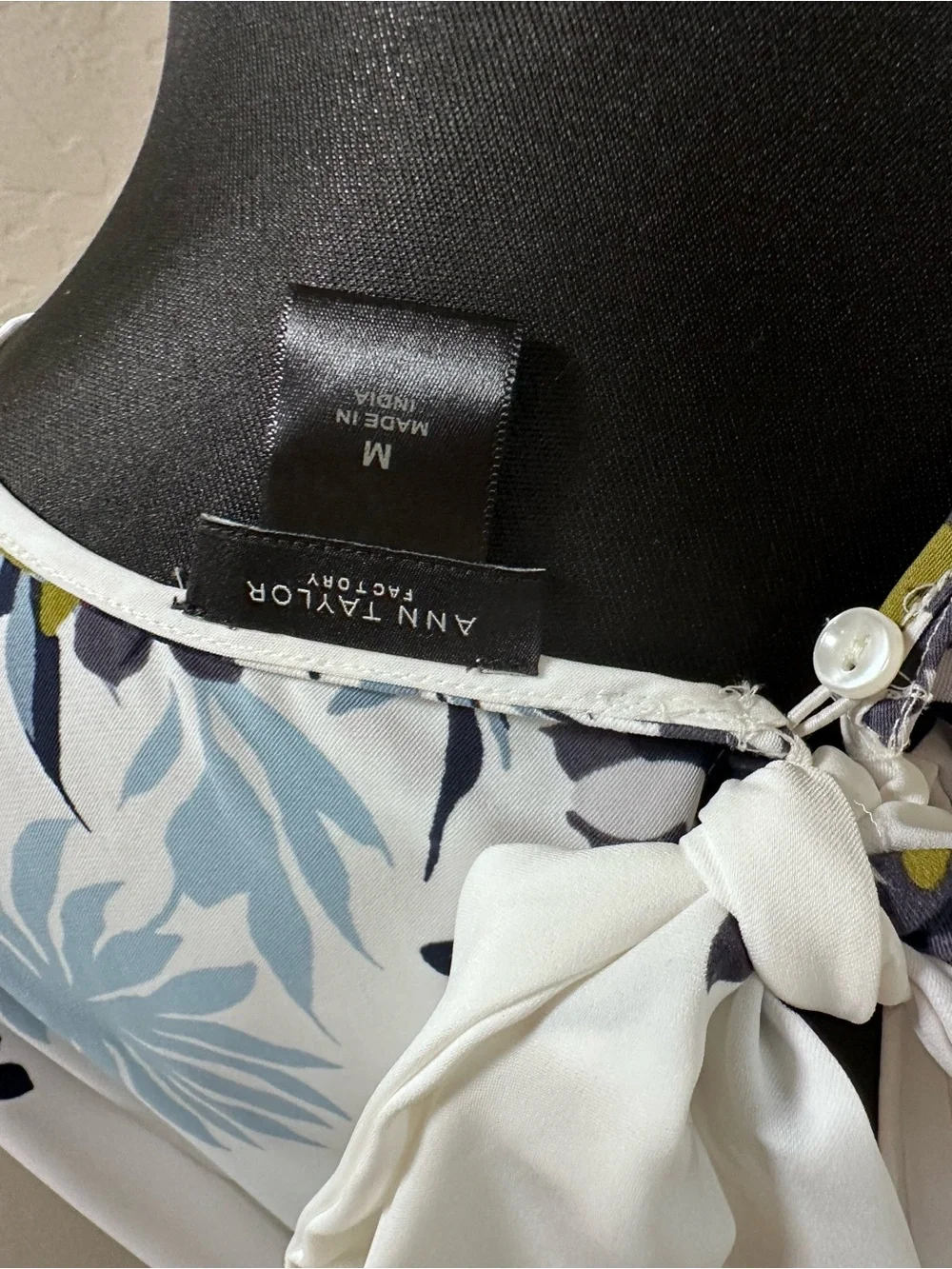 Ann Taylor Factory White Boatneck Top with Light Blue & Navy Floral Print - Picture 5 of 7